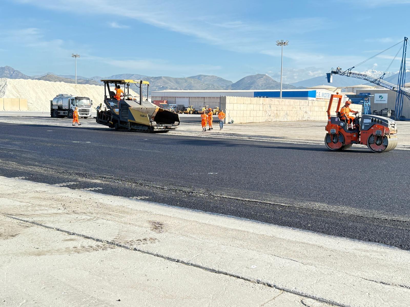 El Puerto mejora el firme del muelle de las Azucenas